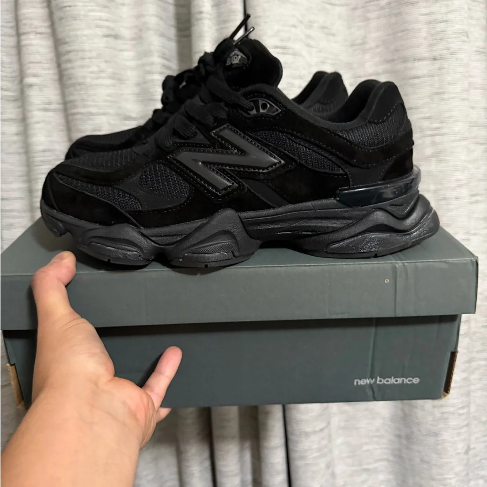 New Balance Men's Black Chunky Athletic Sneakers - Picture 5 of 13